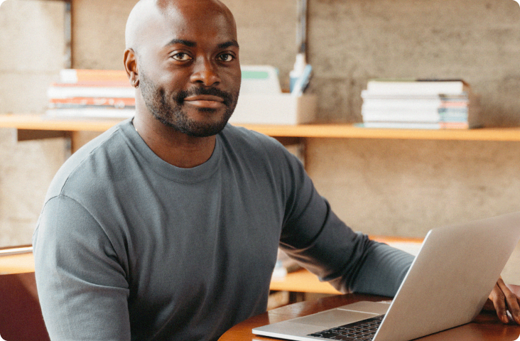 Photo-of-man-on-laptop