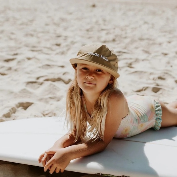 Girl wearing Sande cap
