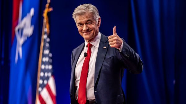 Mehmet Oz holds his thumb up 