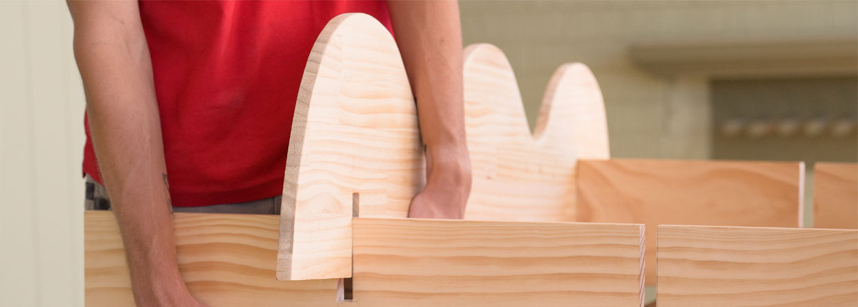 How to build a wavy bookshelf