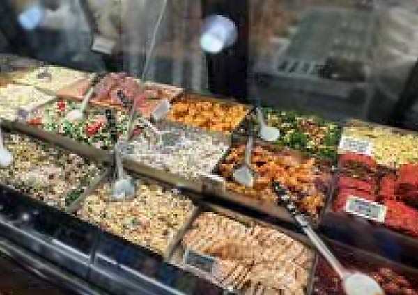 Supermarkets enhance their focus on foodservice