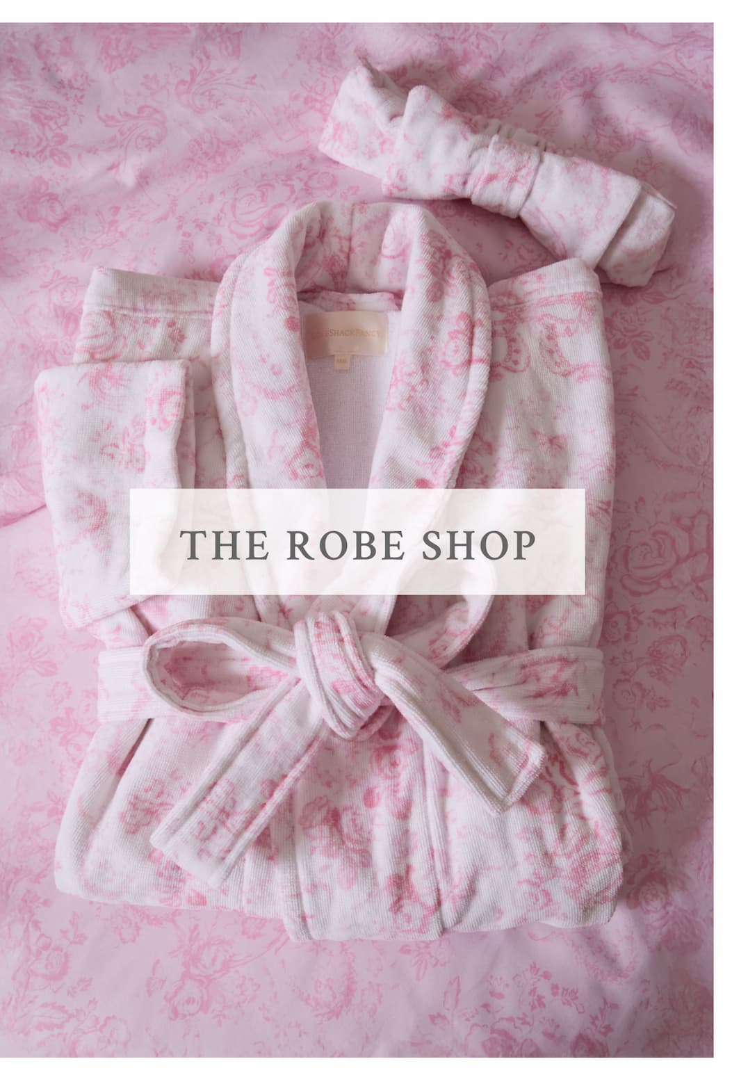 <THE ROBE SHOP>