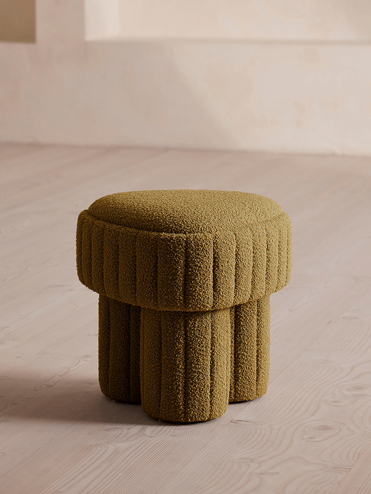 Rhea Footstool, Boucle