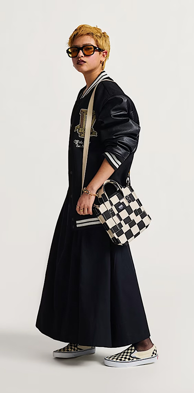 Antique White / Black
