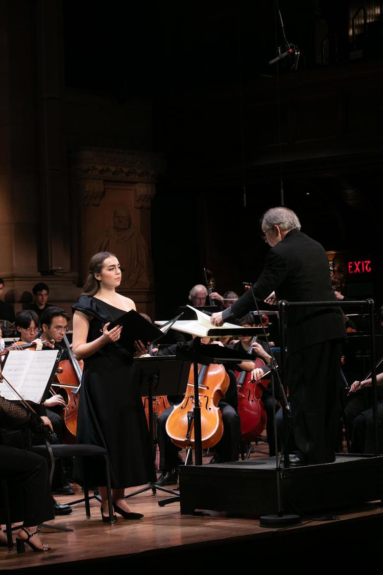 Vocalist and orchestra 