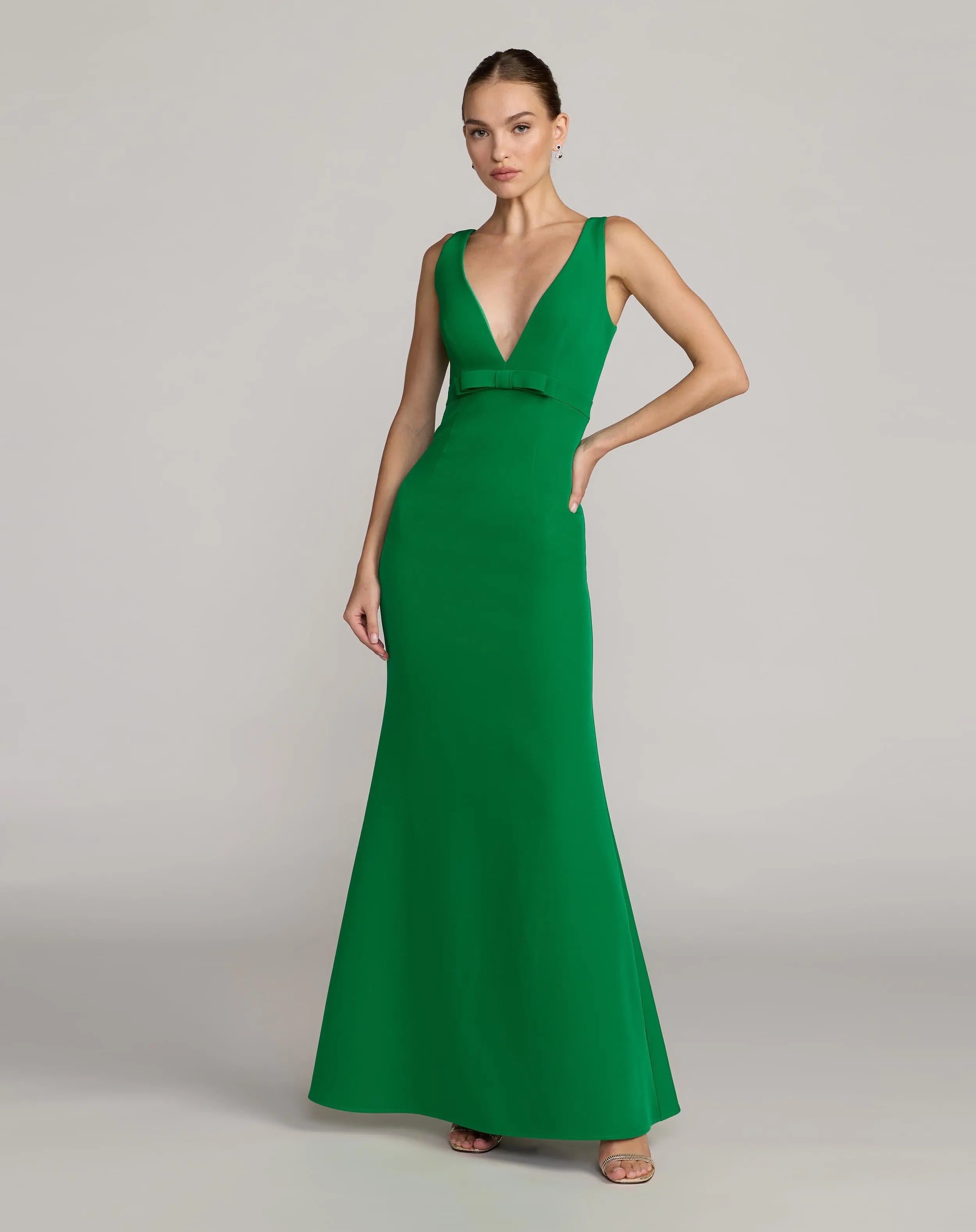 Image of Green Sleeveless V Neck Mermaid Gown With Bow