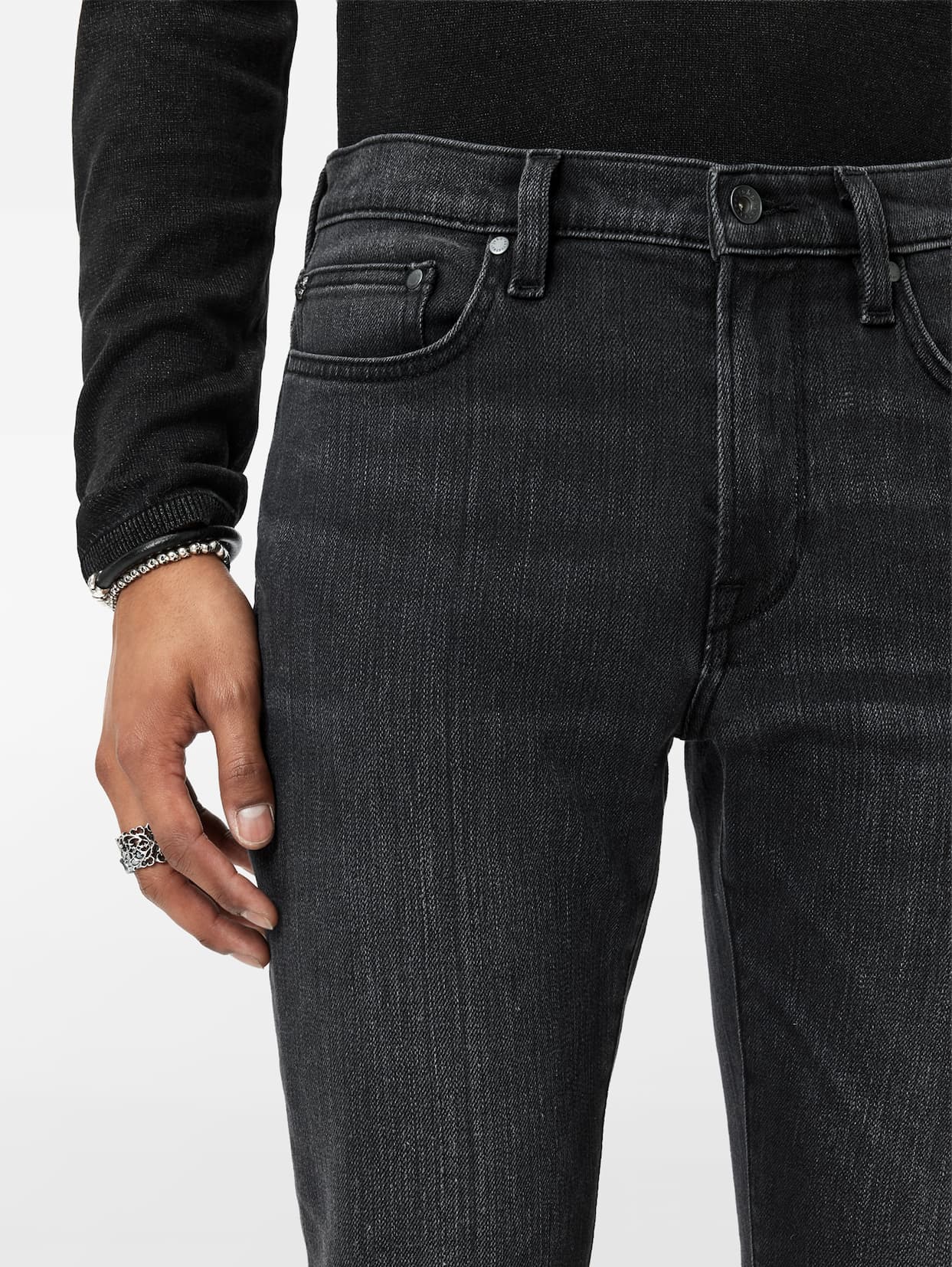 J702 - SLIM FIT JEANS
