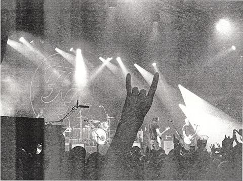 FOO FIGHTERS LIVE