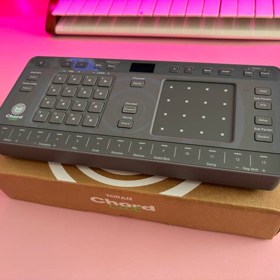 AlphaTheta Chordcat 8-track Groovebox
