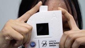 closeup of hands holding part of quantum activity kit, with NSF and Institute for Robust Quantum Simulation logos
