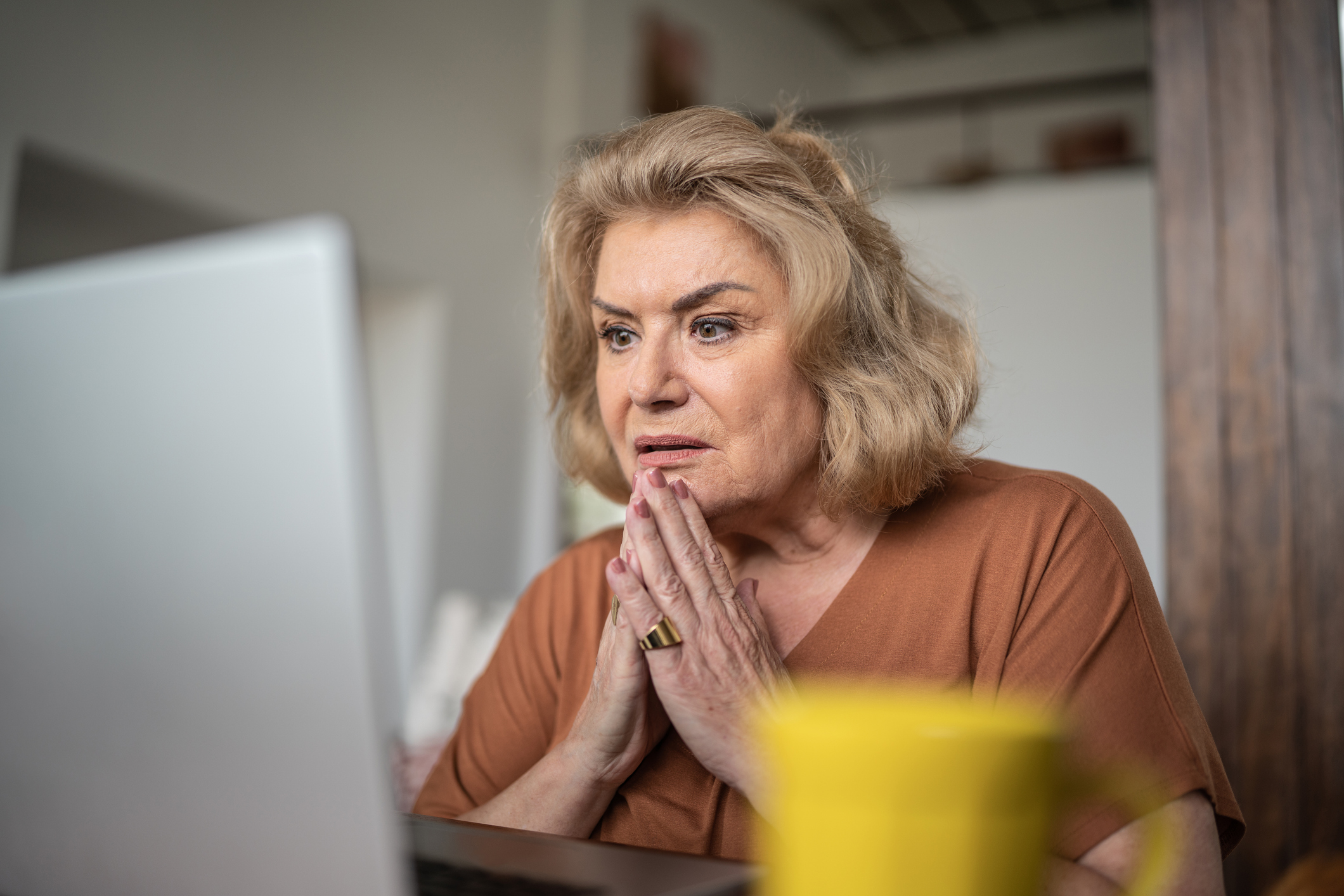 WhatsApp and Messenger add new warnings to help older people avoid online scams