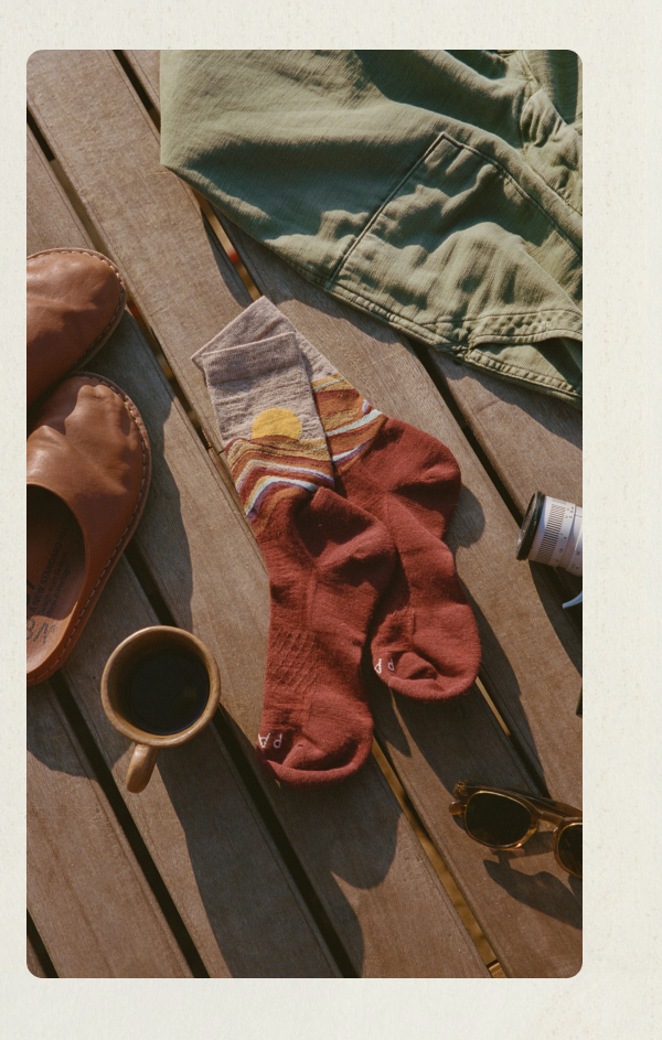 Essential Rainbow Mountain Crew Socks