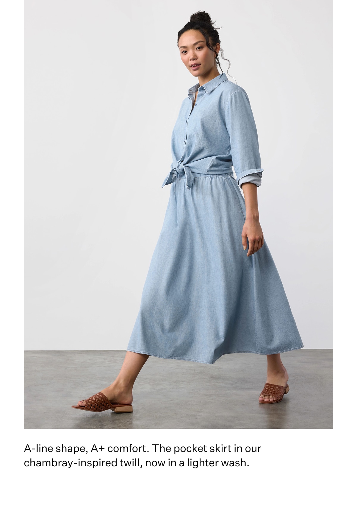 A-line shape, A+ comfort. The pocket skirt in our chambray-inspired twill, now in a lighter wash.