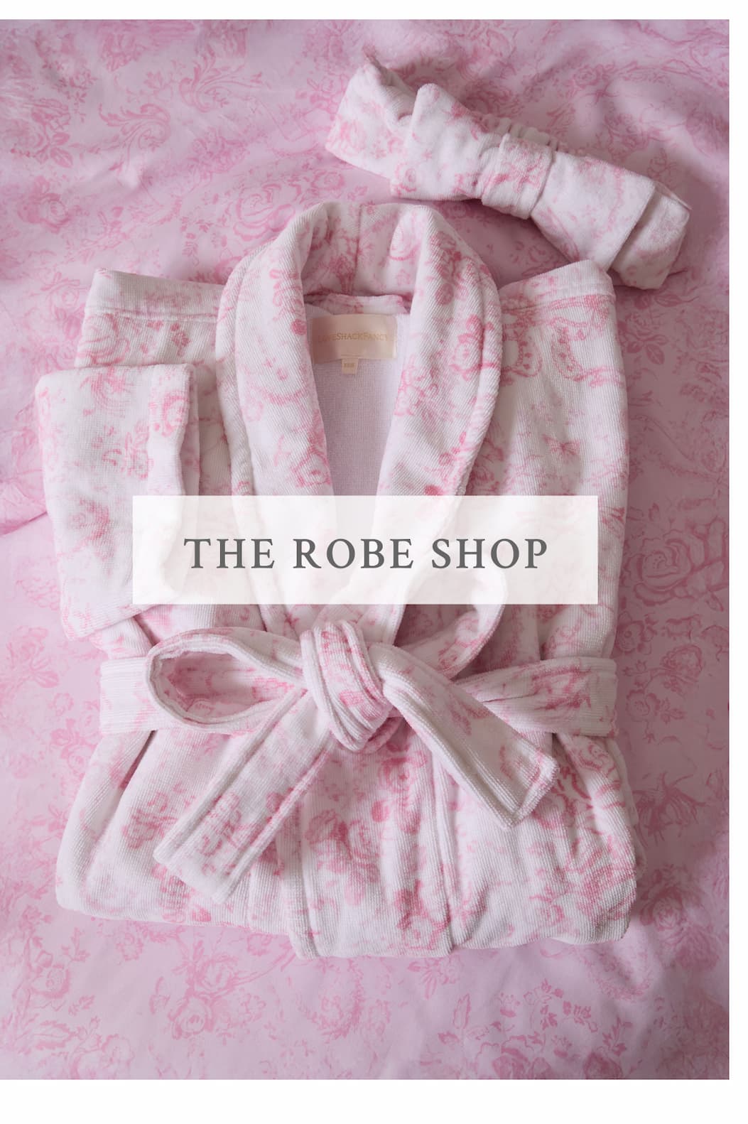 <THE ROBE SHOP>