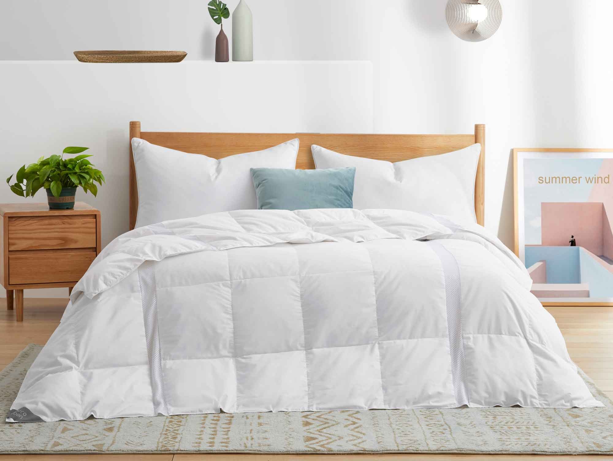 Ultra Lightweight Cooling Down Comforter
