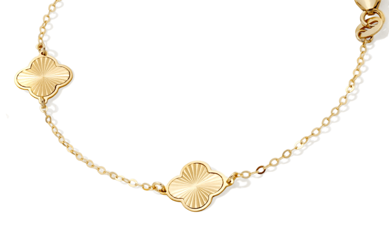 Gold diamond-cut clover bracelet.