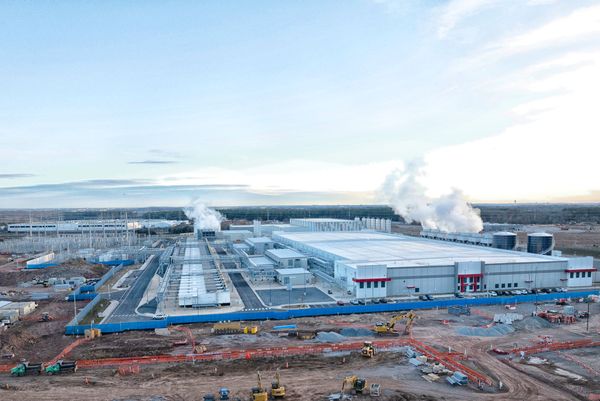 Photo: Aerial view of a data center in Sterling, Virginia.