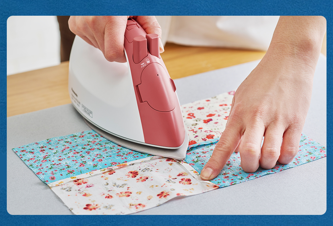 Cordless Lightweight Steam/Dry Iron, 1400W Non Stick Plate