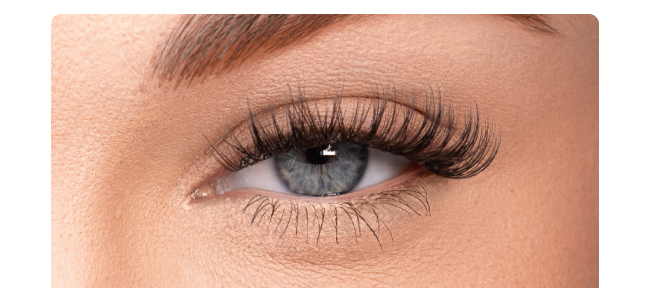 Close-up of an eye wearing Instant Lash Clusters with a seamless, extension-like finish.