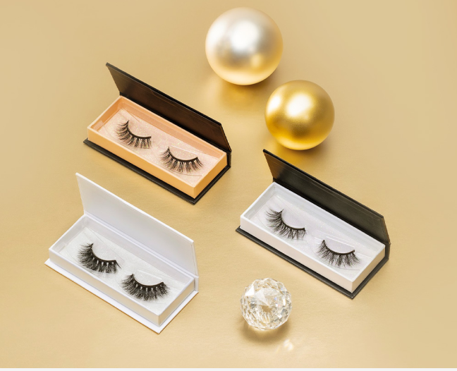 Moxielash Magnetic Lashes with Holiday Decor