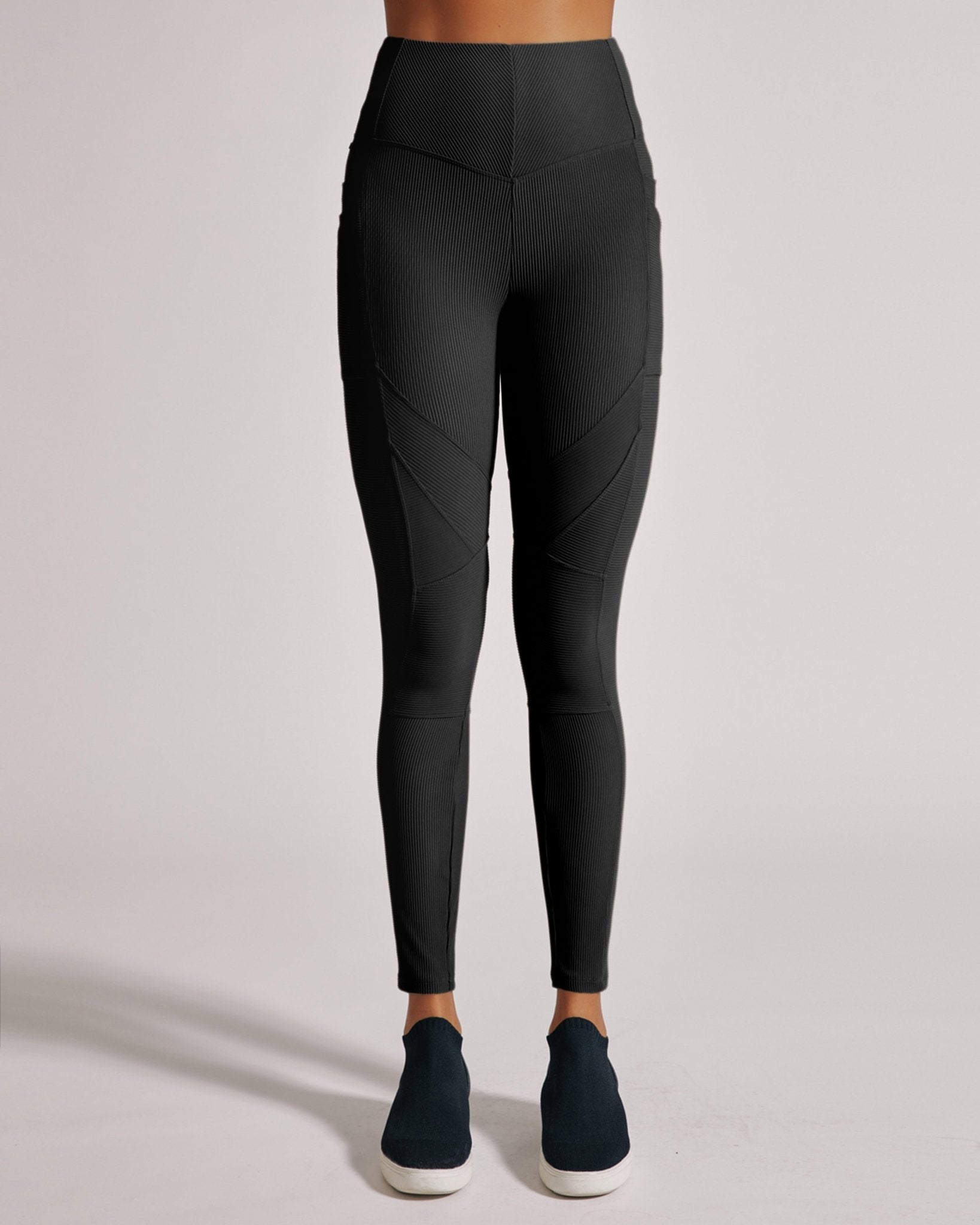 Image of Directional Rib Legging - Black
