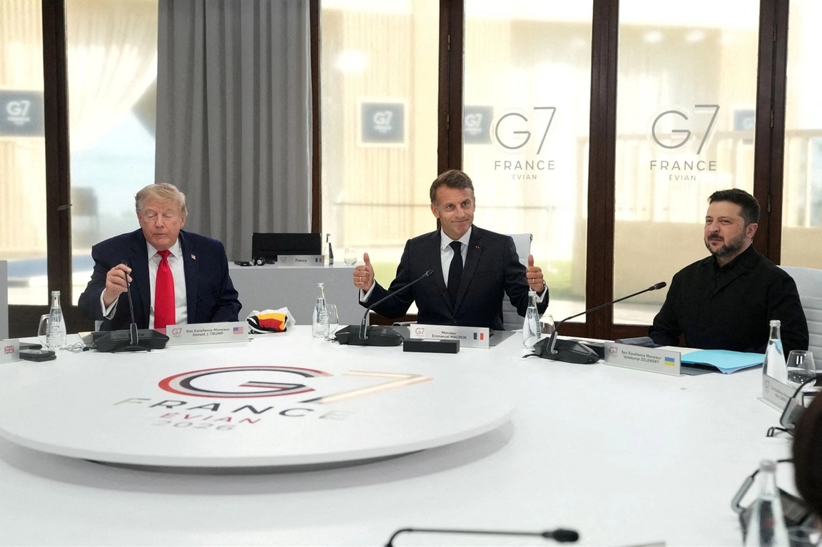 US President Donald Trump, French President Emmanuel Macron, and Ukrainian President Volodymyr Zelenskyy