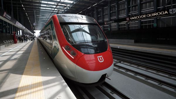The 'El Insurgente' intercity train.
