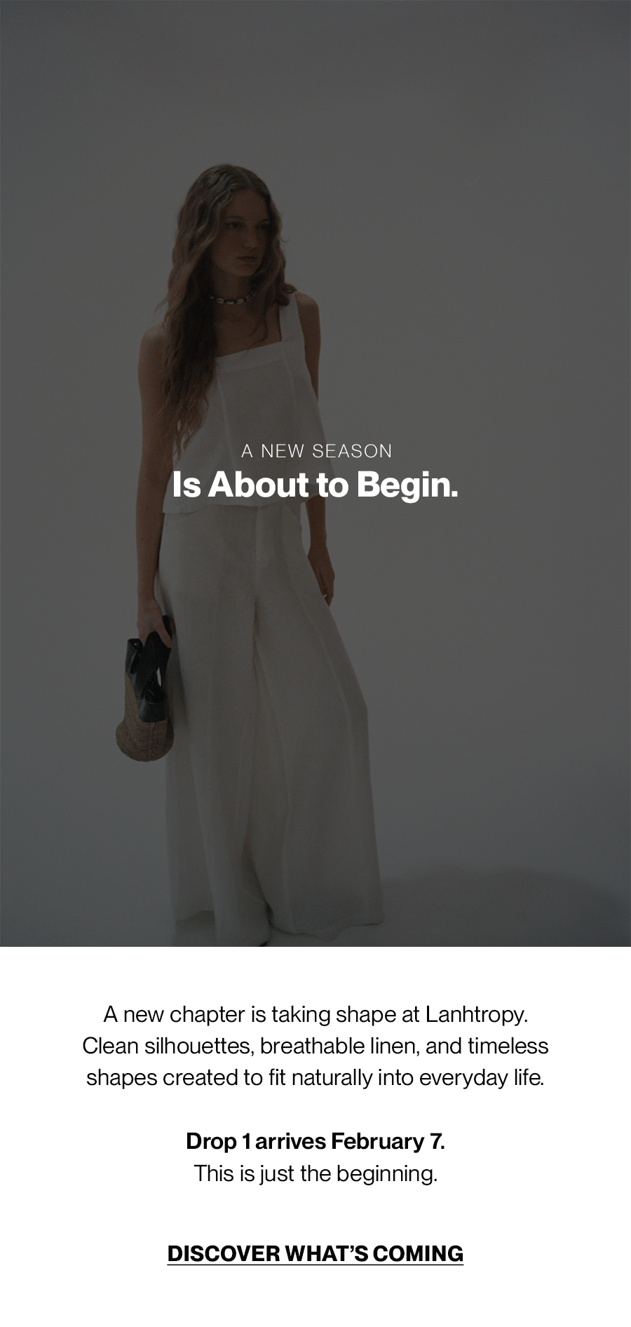 SALE Lightweight, feminine, and sophisticated, it is a versatile garment that elevates any look: from a relaxed outfit with jeans to a more elegant evening proposal.