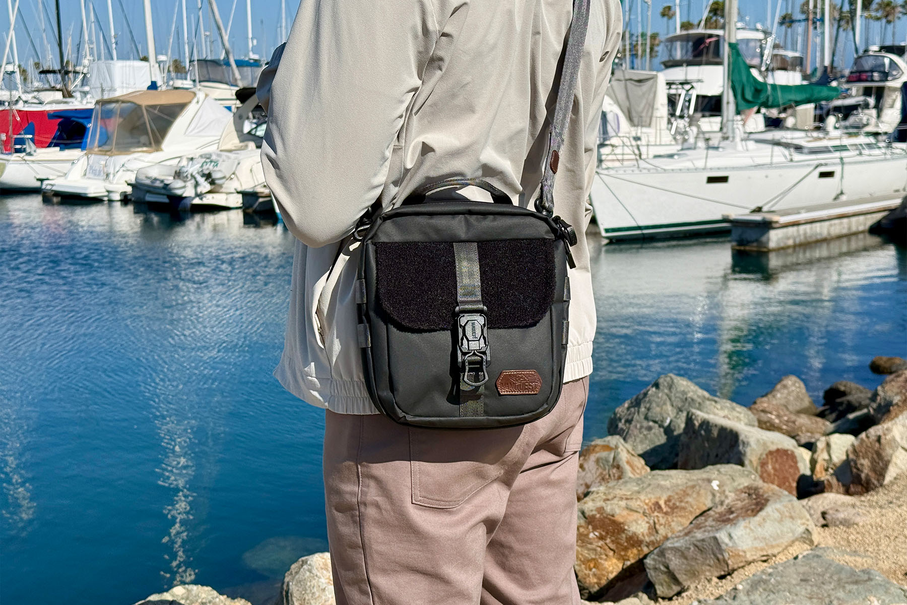 VARG-Large sling bag in Solid Black
