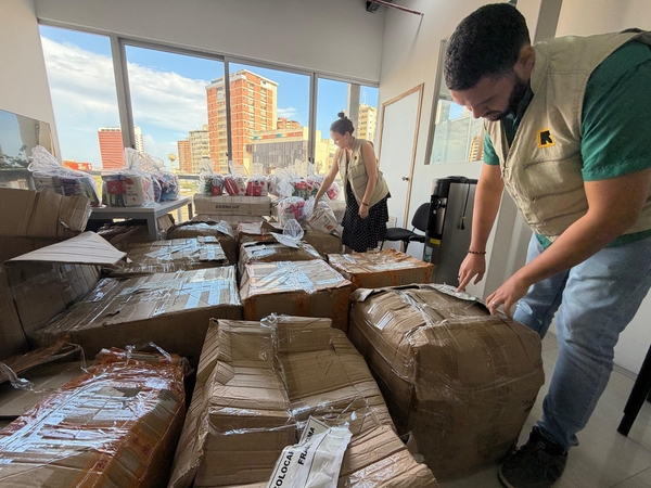 IRC staff members prep kits with essential supplies from Táchira, Venezuela, which will be distributed to communities affected by the twin earthquakes in La Guaira and Caracas, Venezuela.