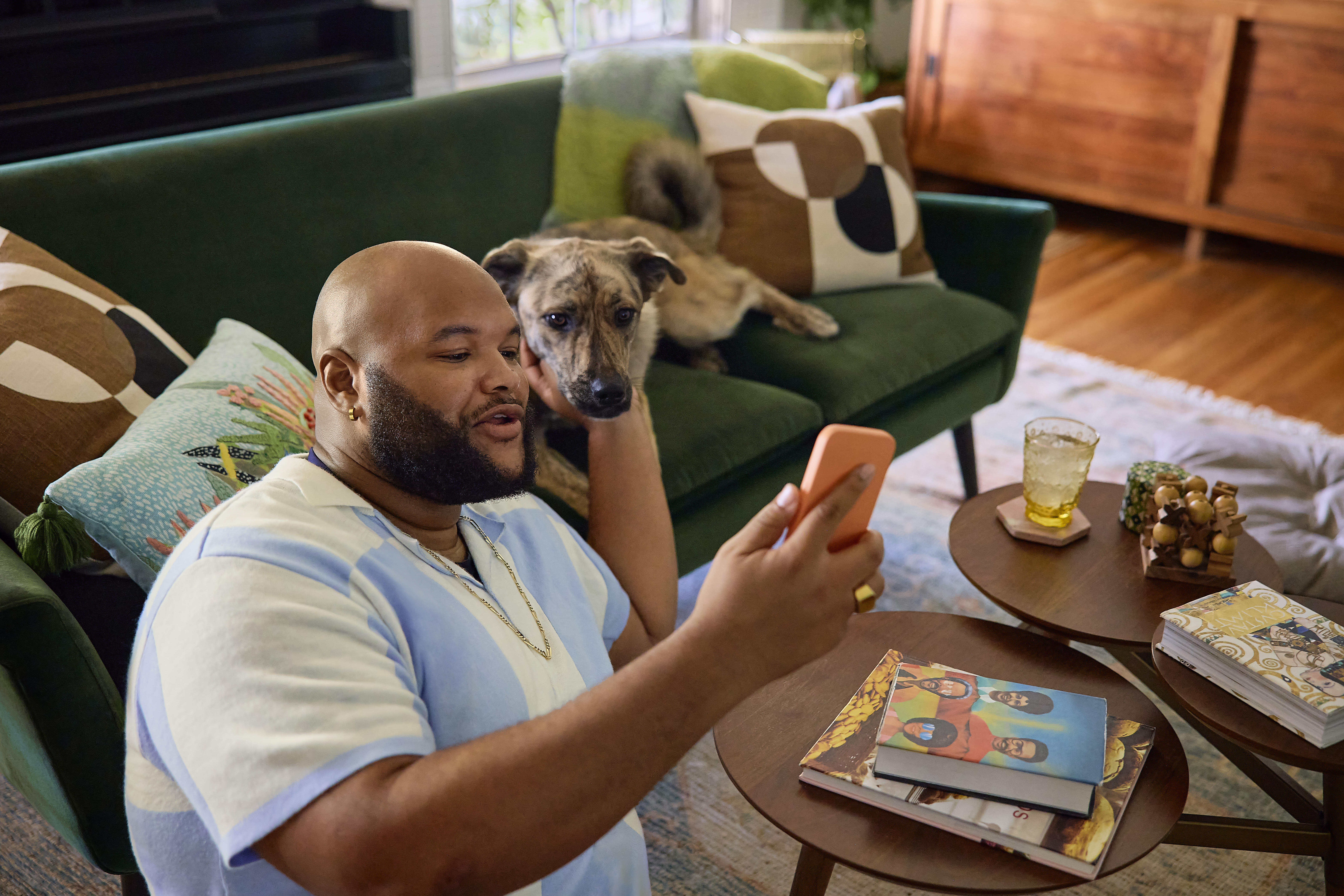 Man searches for homes with dog