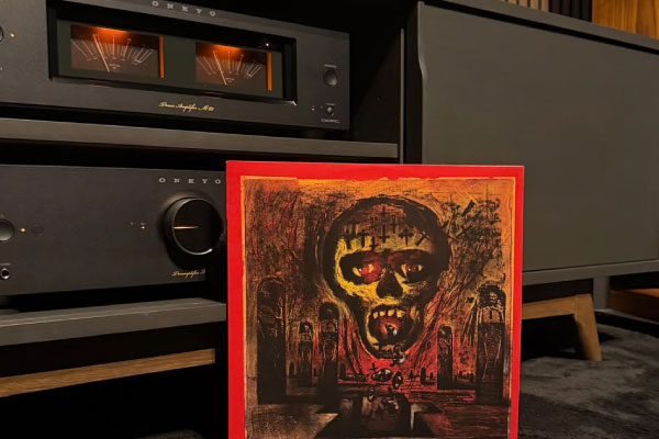 Onkyo amplifiers with a vynil record
