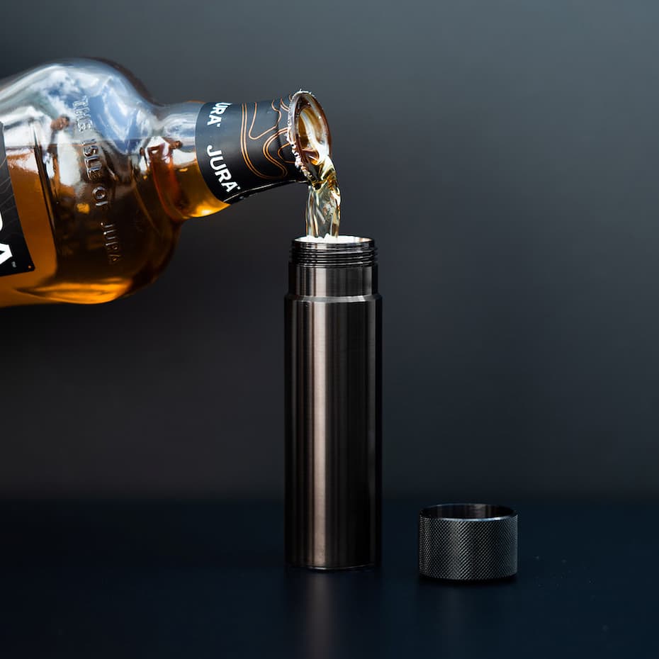 Wingback Fountain Pen in Black Steel in hands