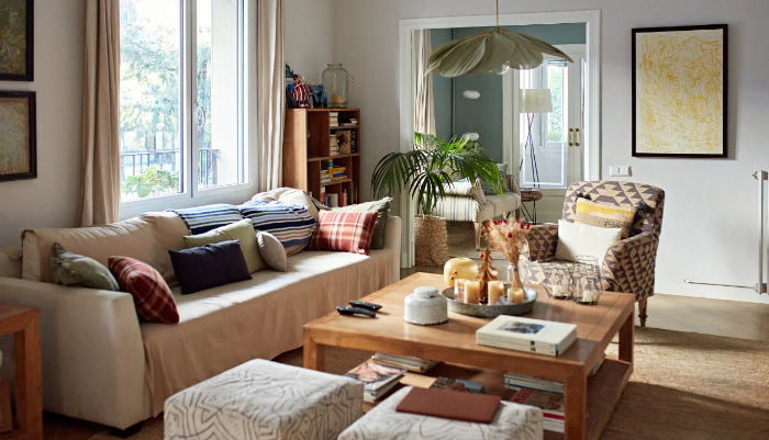 Home interior in shabby chic style