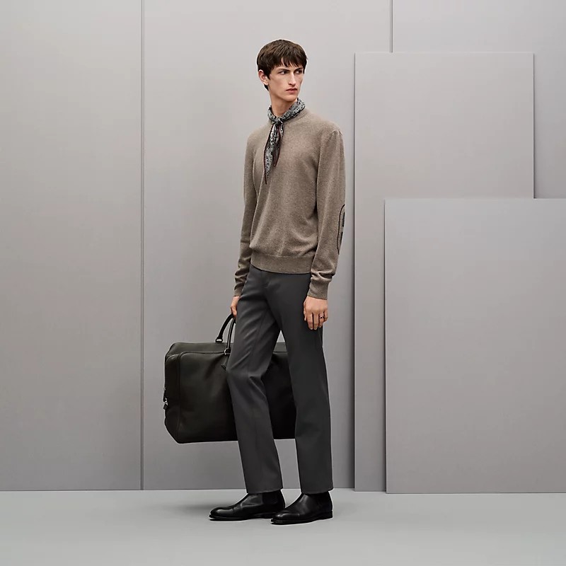 Image of the "Maillon Chaine d'Ancre" crewneck cashmere sweater
