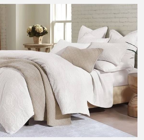 Verona Matelassé Bedding Set