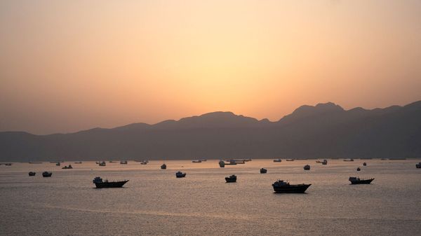 Ships and boats in the Strait of Hormuz, Musandam