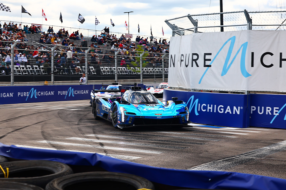 Cadillac V-Series.R rounds the corner at the 2025 Detroit Grand Prix