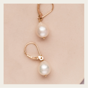 Teardrop Pearl: Earrings