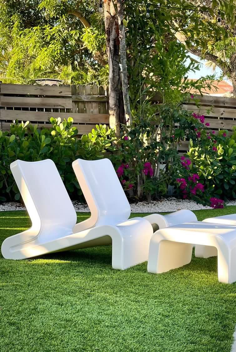 Line Lounge Chairs - Highcloud White