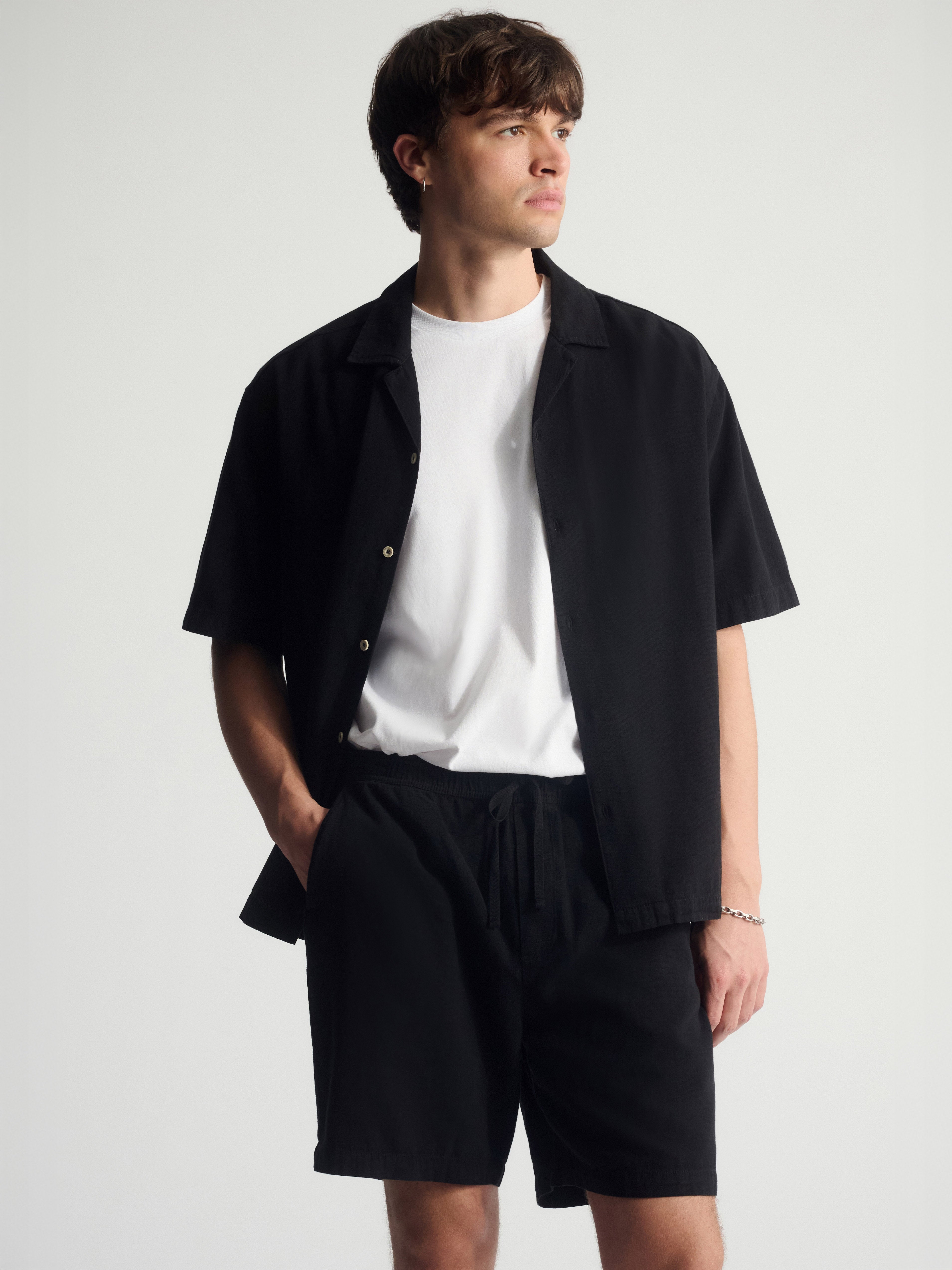 Image of Men's Linen-Blend Short Sleeve Shirt In Black