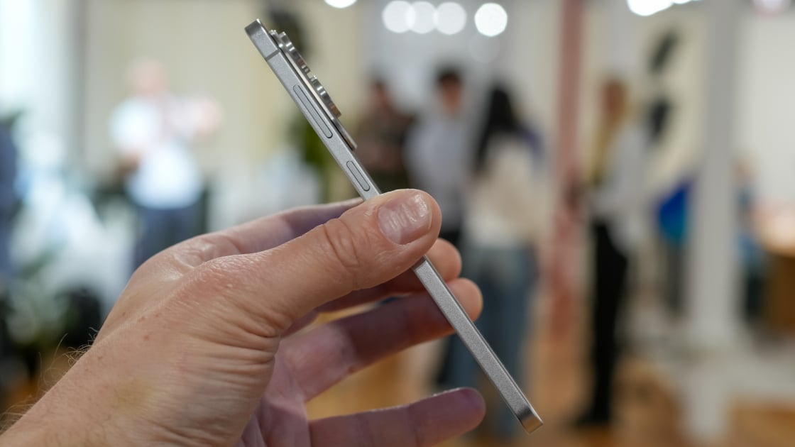 Samsung Galaxy S25 Edge: Hands On with the Thinnest S Phone Ever