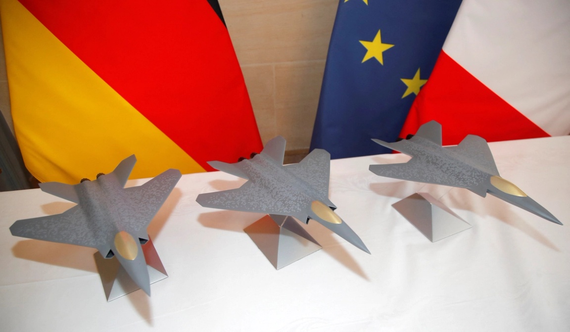 Model French-German fighter jets 