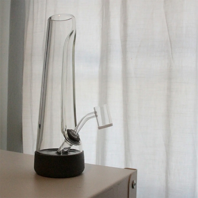 Quartz banger in the session bong