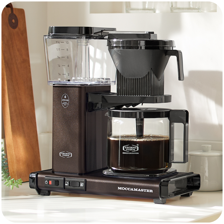 Moccamaster KBGV in dutch cocoa on a white background