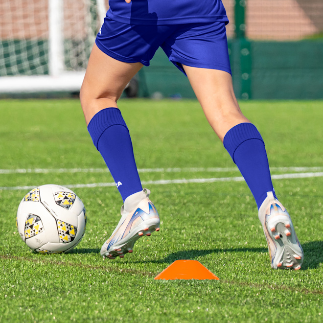 Tight-space turn with the FORZA Icon Football and training marker cones.