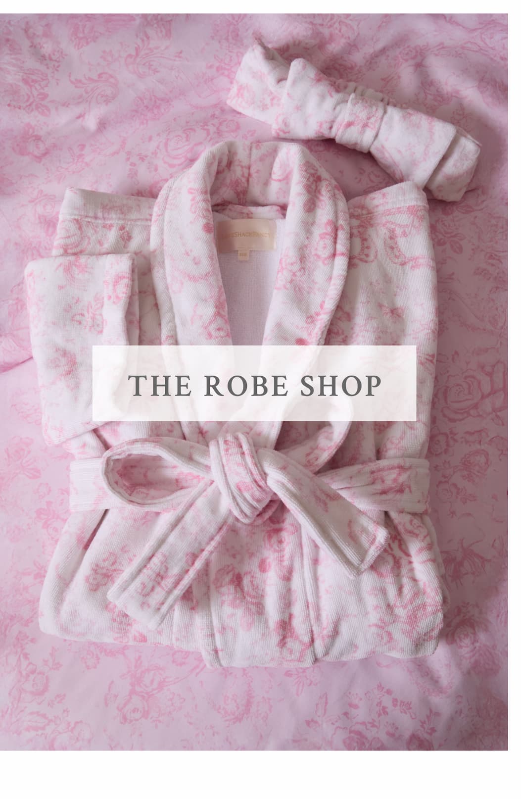 <THE ROBE SHOP>