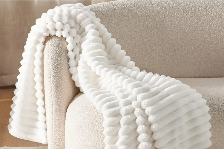 Amazon's No. 1 Blanket Feels Like It’s ‘Woven from Clouds’ — and It’s $13 for Prime Members