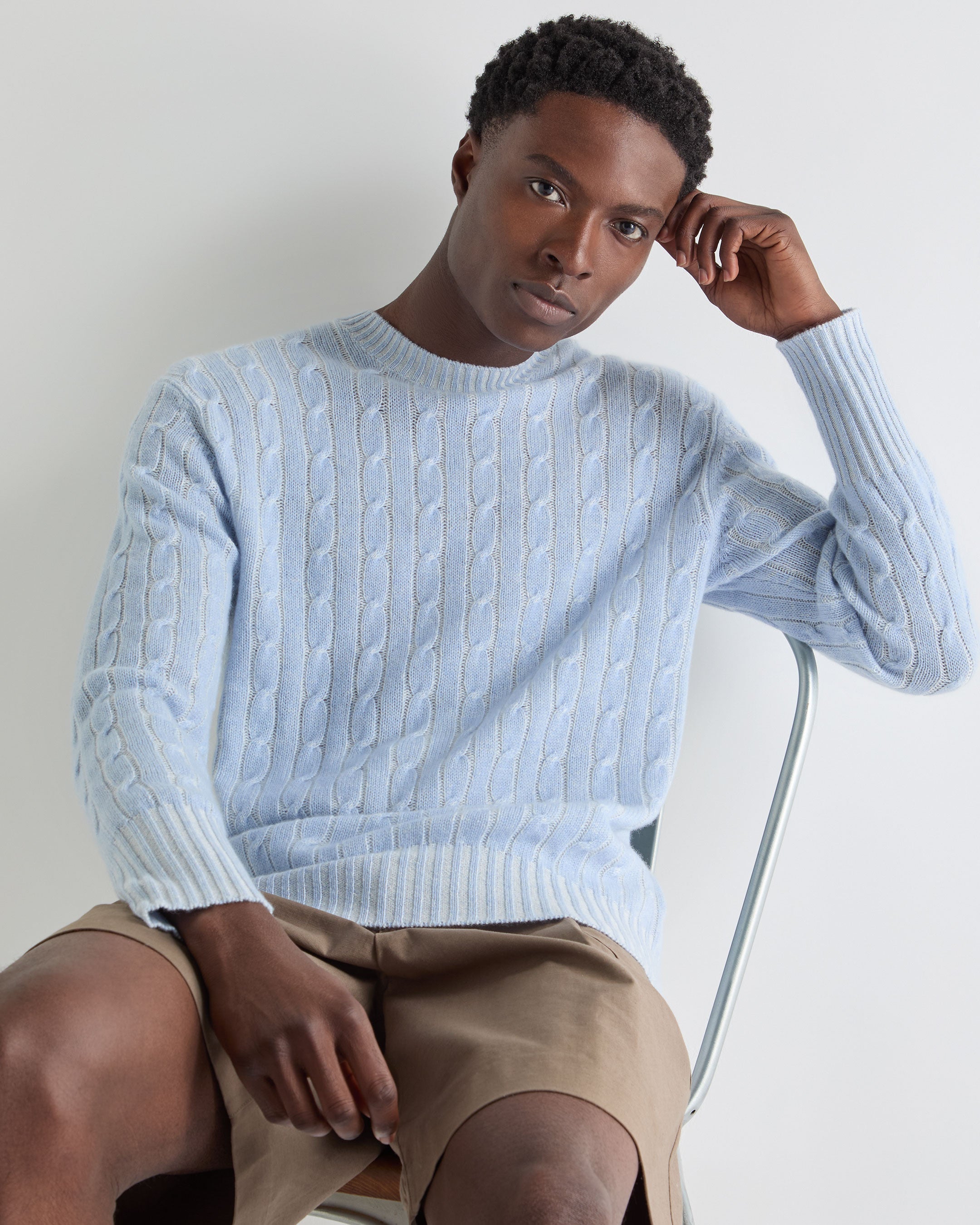 Image of Men's Thames Cable Round Neck Cashmere Sweater Sea Mist Blue