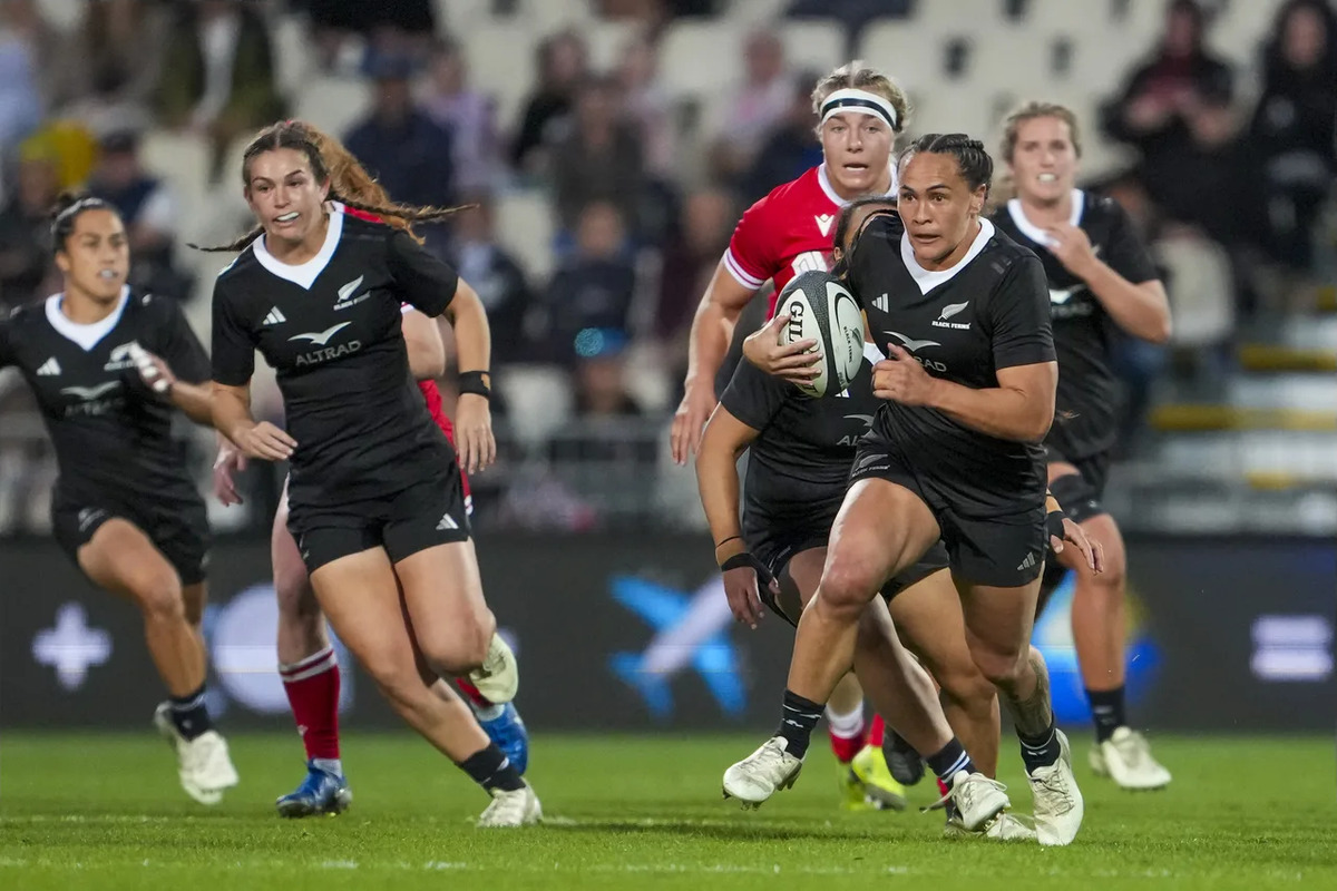 Black Ferns huddle
